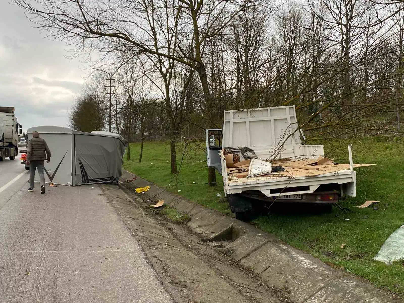 Kartepe’de Panelvan Kamyonete Çarptı: 2 Yaralı.