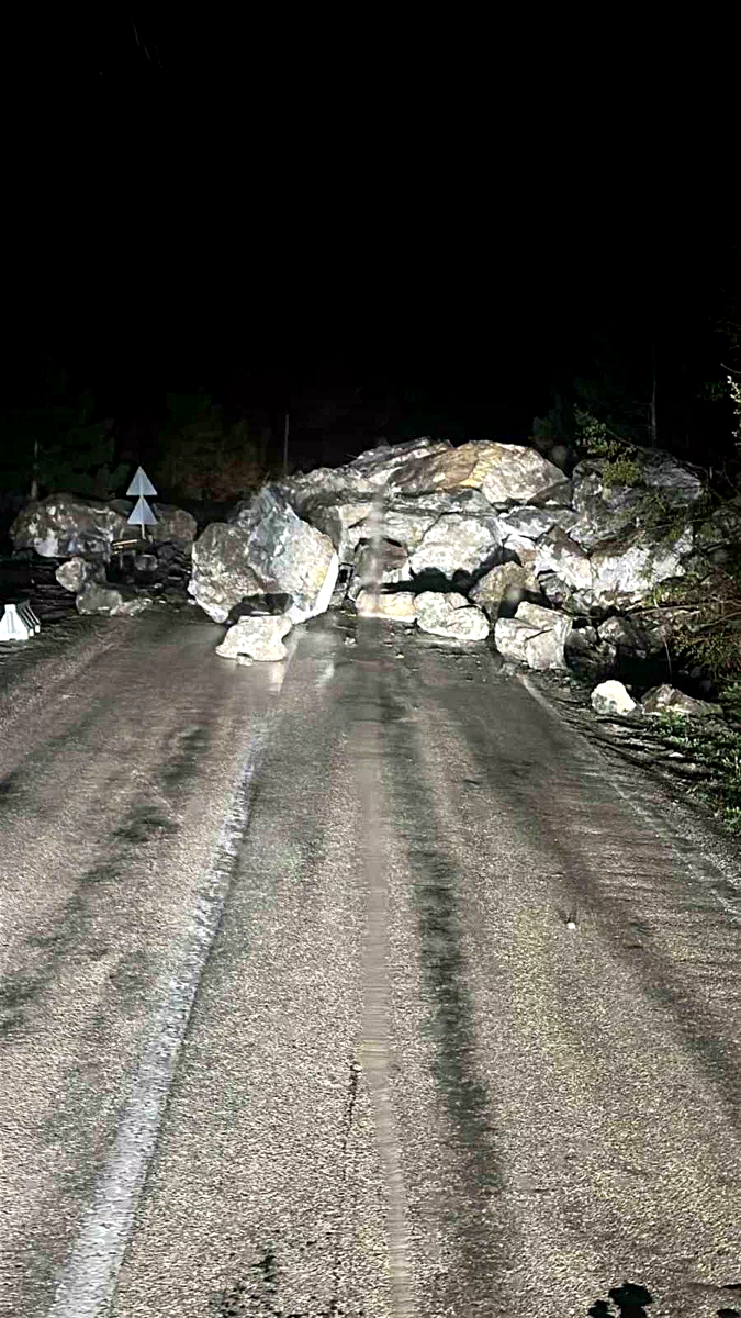 Kastamonu-Cide karayolunda heyelan meydana geldi