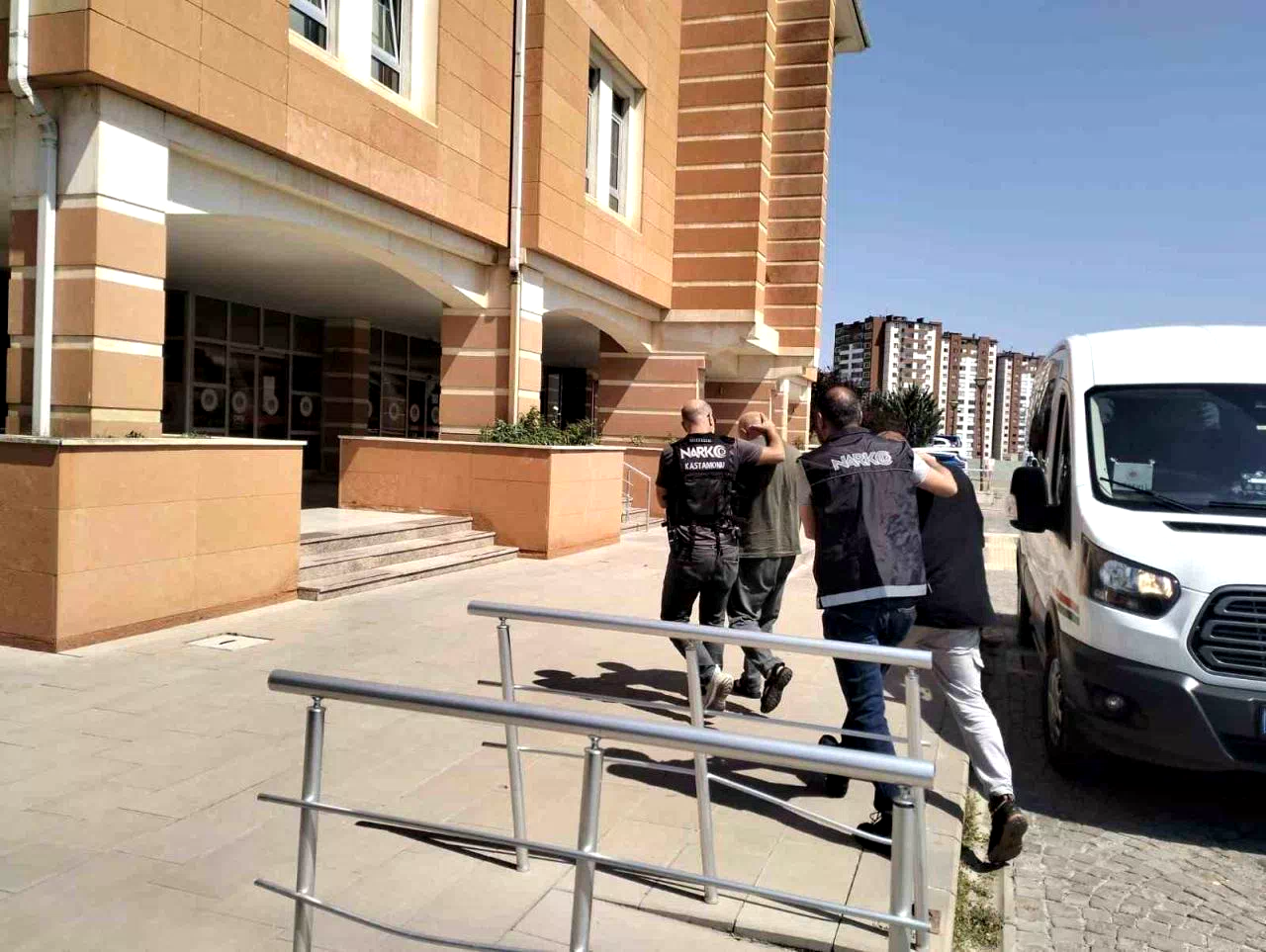 Kastamonu’da 3 milyon TL değerinde kannabinoid ham maddesi ele geçirildi: 2 tutuklama