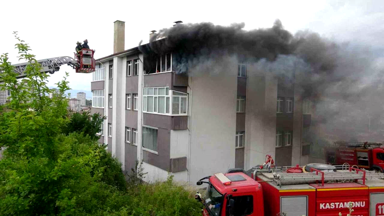 Kastamonu’da alevlere teslim olan daire kullanılamaz hale geldi