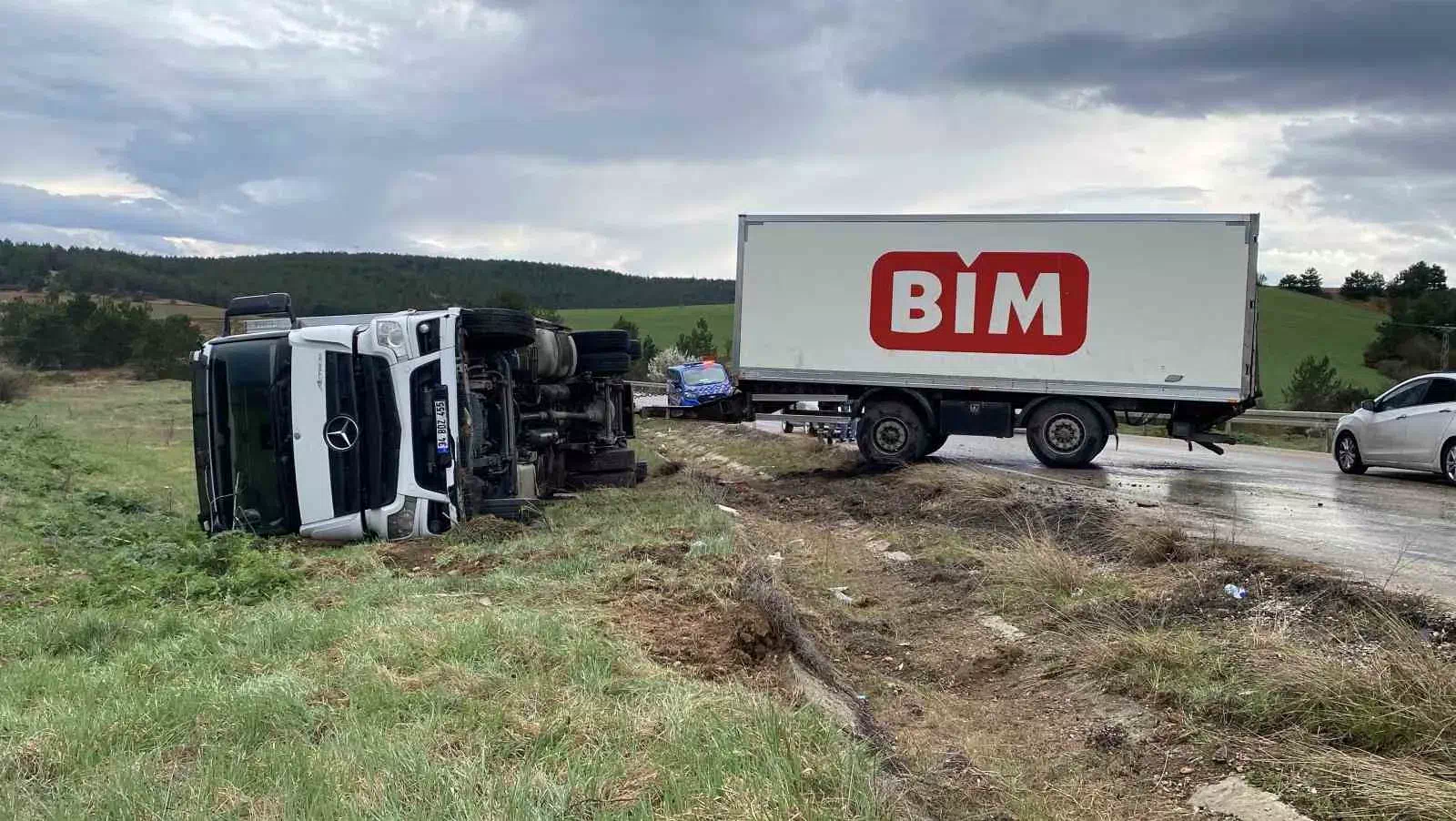 Kastamonu’da BİM Kamyonunun Devrilmesi Sonucu 1 Kişi Yaralandı