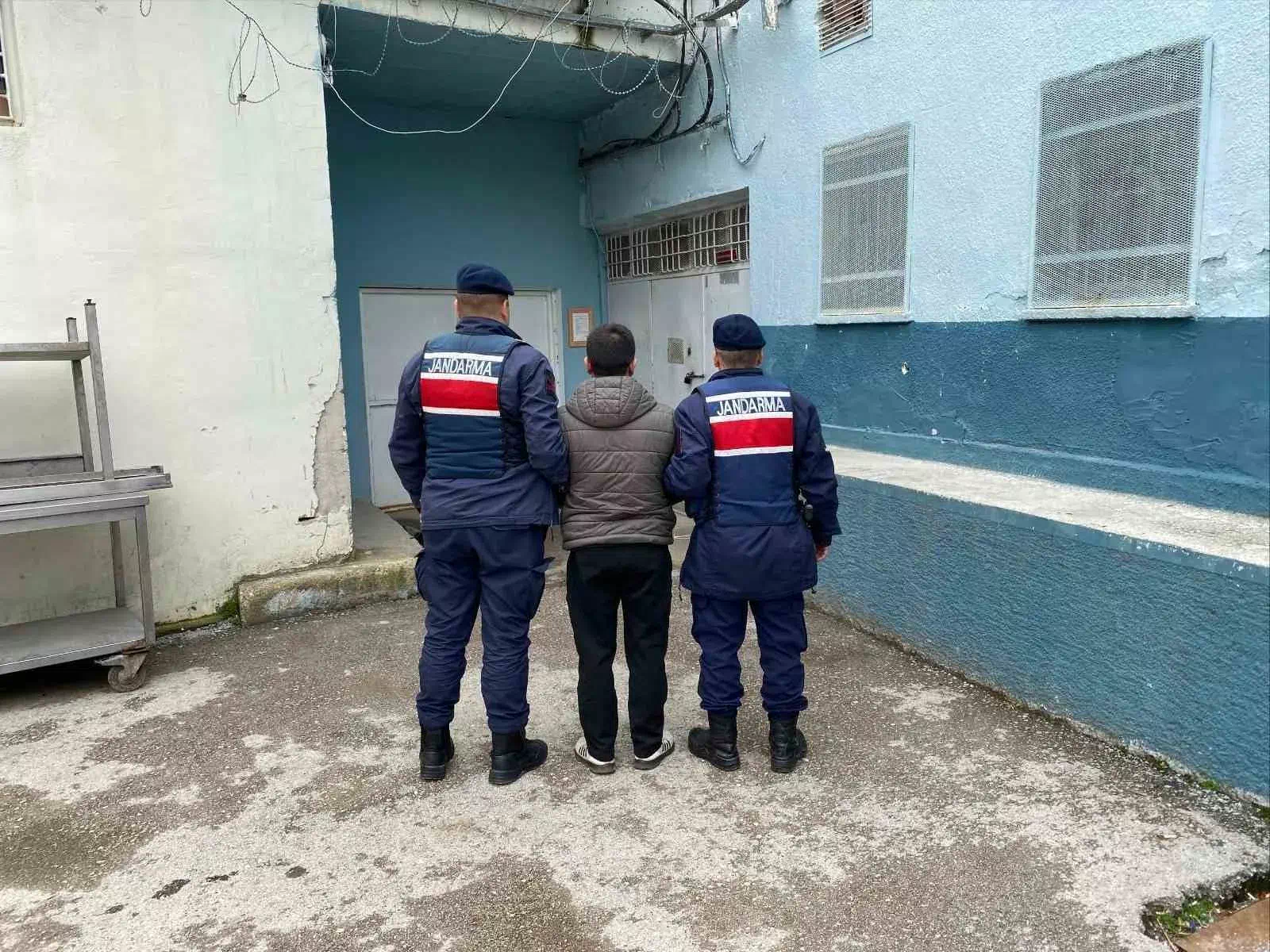 Kastamonu’da kaçak durumda olan hükümlü jandarma ekipleri tarafından tutuklandı.