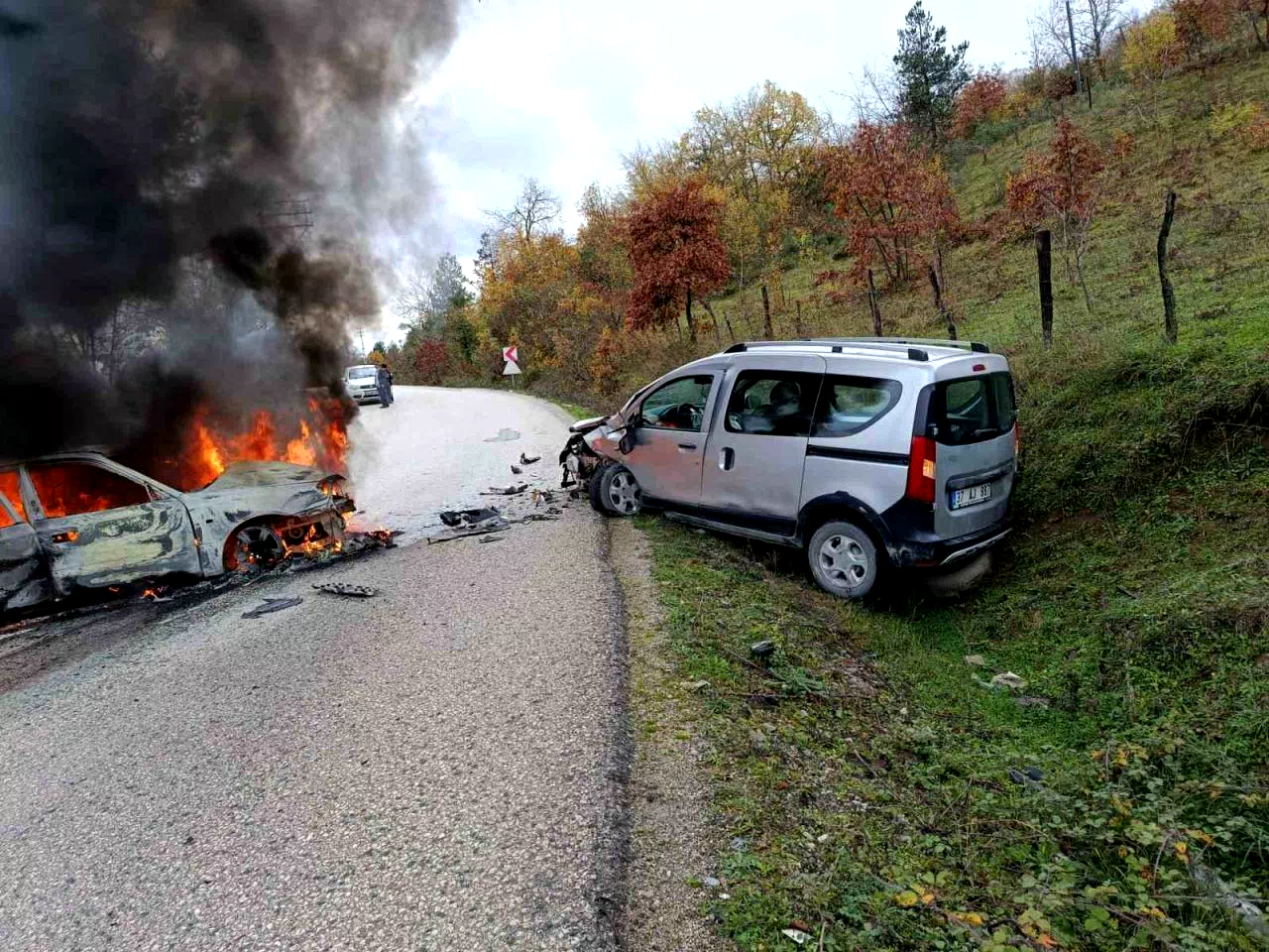 Kastamonu’da hafif ticari araç ile otomobil çarpıştı: 2 yaralı