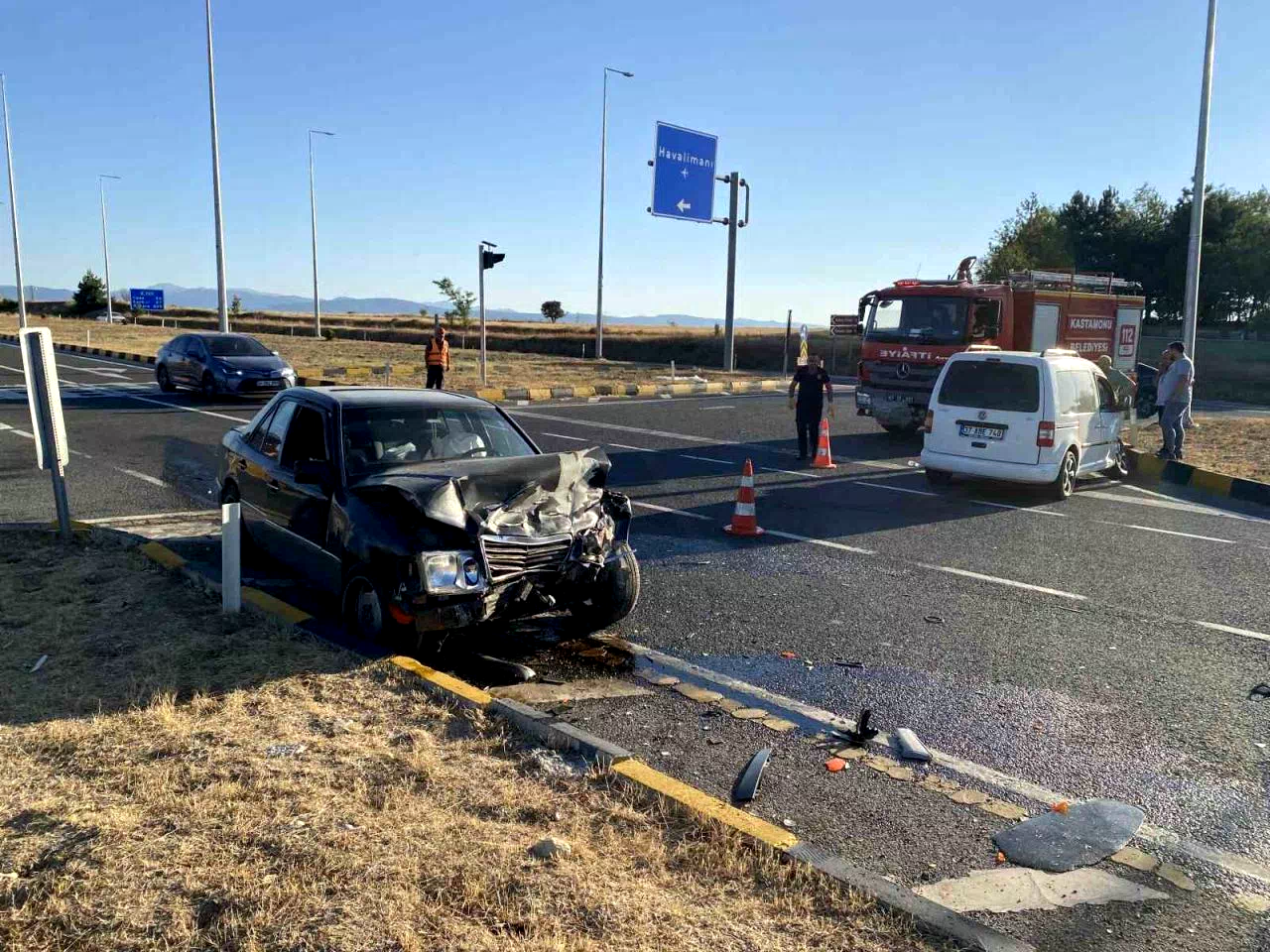 Kastamonu’da hafif ticari araç ile otomobil çarpıştı: 2 yaralı