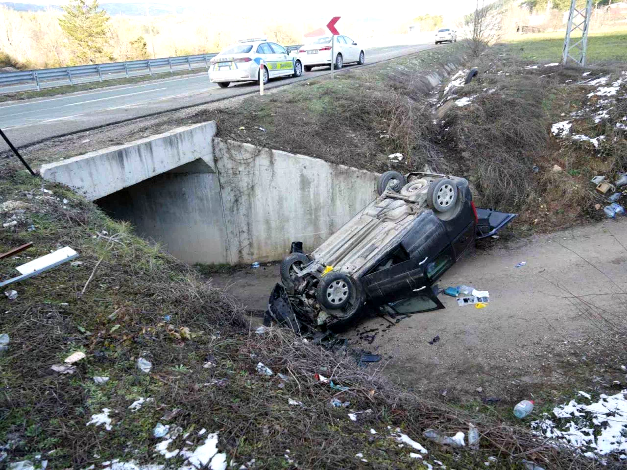 Kastamonu’da hafif ticari araç şarampole uçtu: 1 ölü