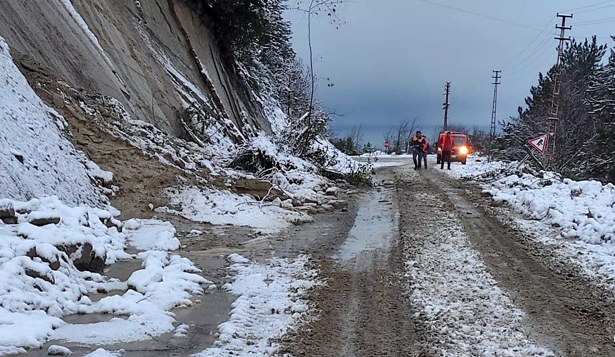 Kastamonu’da iki ayrı noktada heyelan meydana geldi