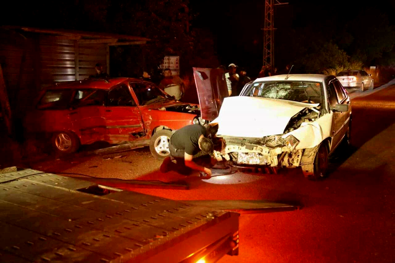 Kastamonu’da iki otomobil çarpıştı: 8 yaralı