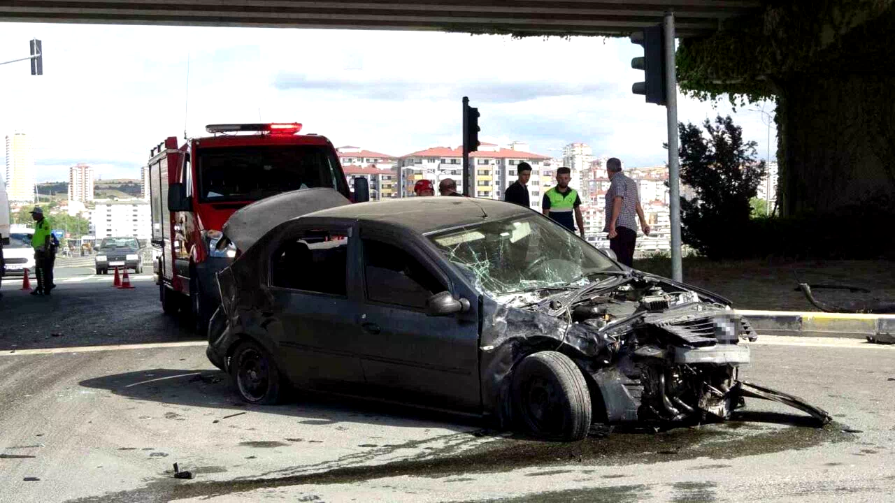 Kastamonu’da minibüs ile otomobil çarpıştı: 4 yaralı