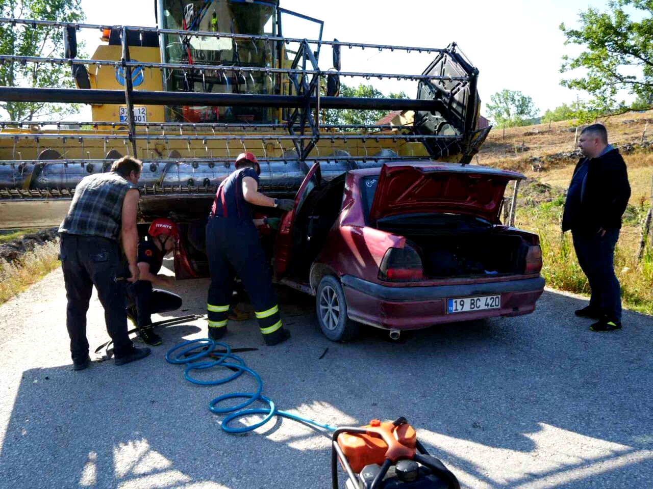Kastamonu’da otomobil biçerdöverin altında kaldı: 1 ölü