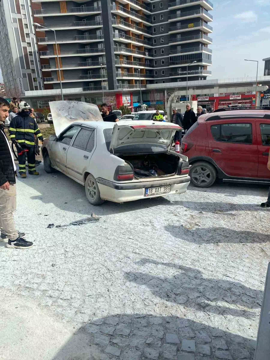 Kastamonu’da otoparkta çıkan otomobil yangını kısa sürede kontrol altına alındı.