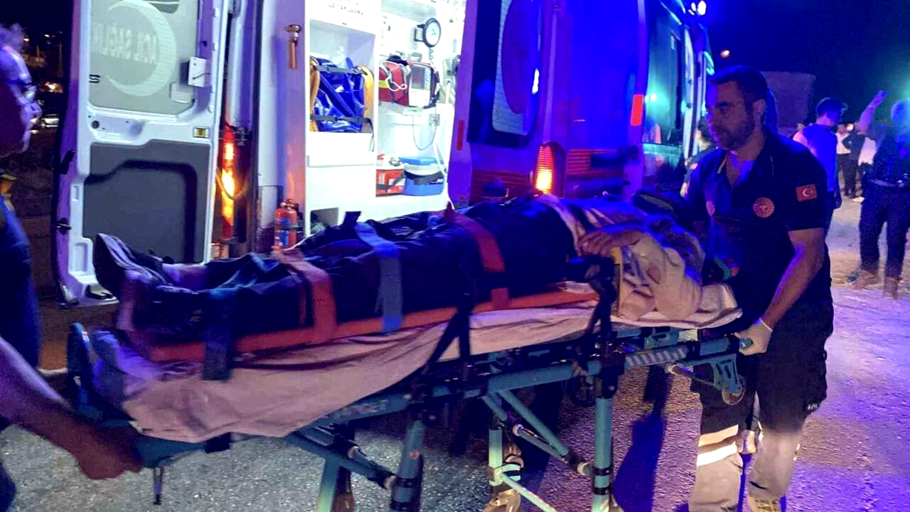 Kastamonu’da Tofaş marka otomobil tıra çarptı: 5 yaralı