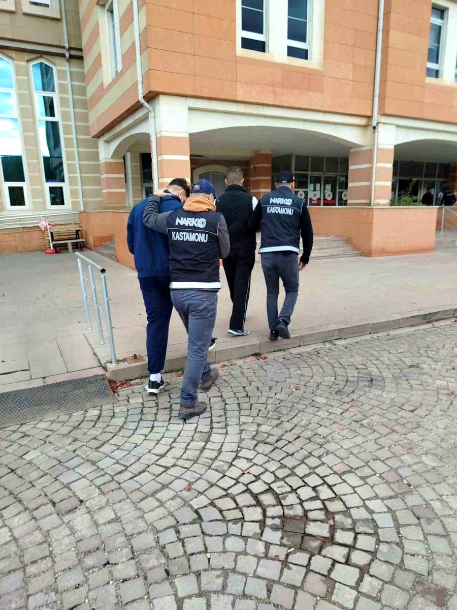 Kastamonu’da uyuşturucuyla yakalanan 2 şüpheli tutuklandı