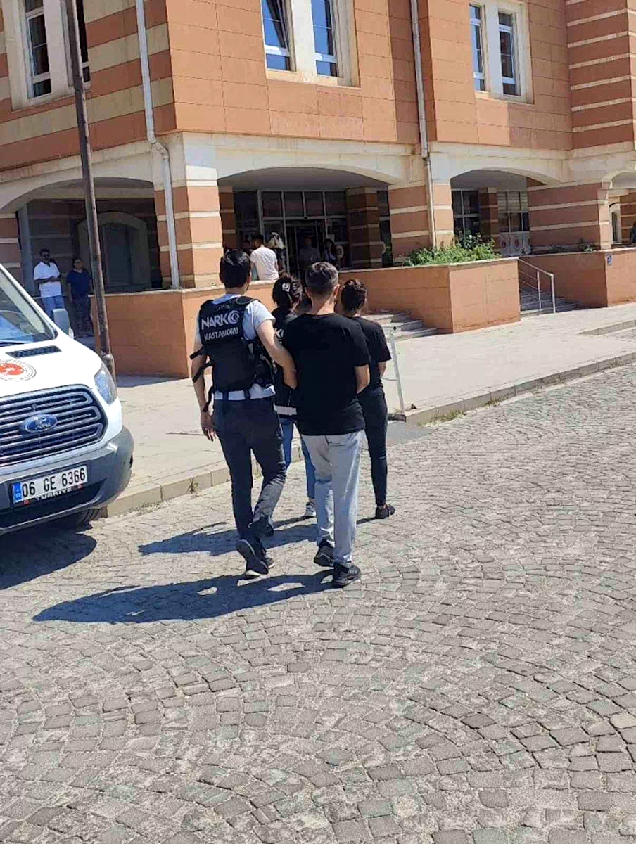 Kastamonu’da uyuşturucuyla yakalanan 2 şüpheli tutuklandı