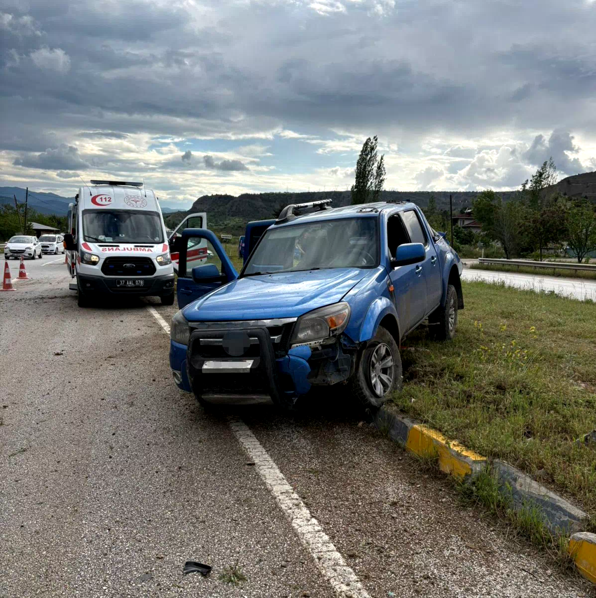 Kastamonu’da yoldan çıkan kamyonet takla attı: 4 yaralı