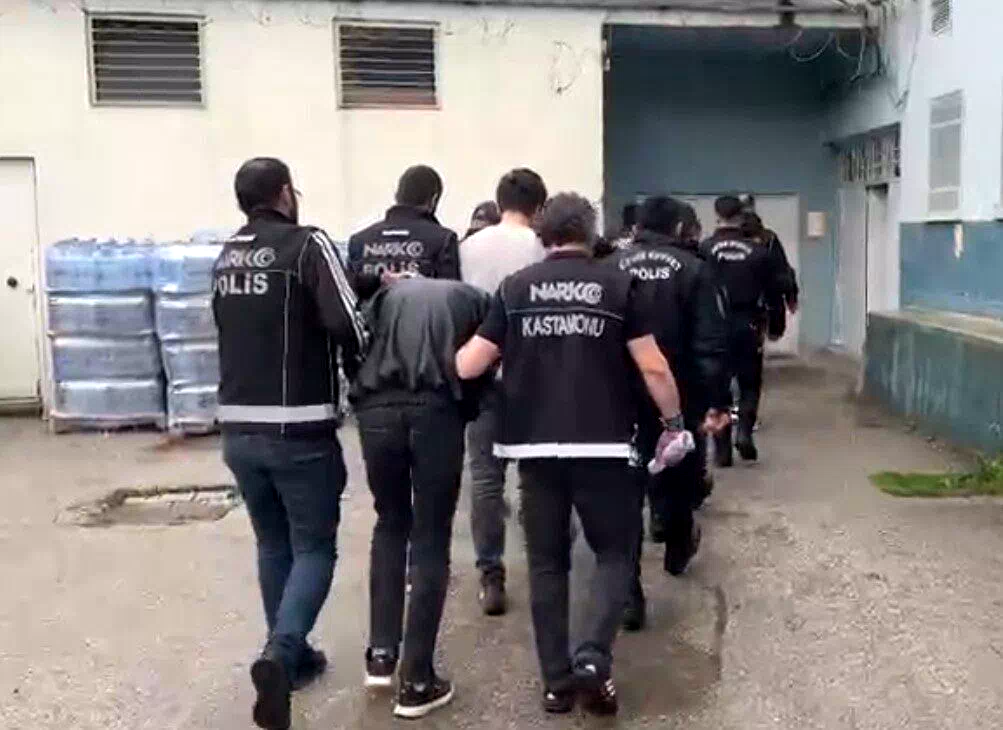 Kastamonu’da zehir tacirlerine yönelik oerasyonda 5 şüpheli tutuklandı