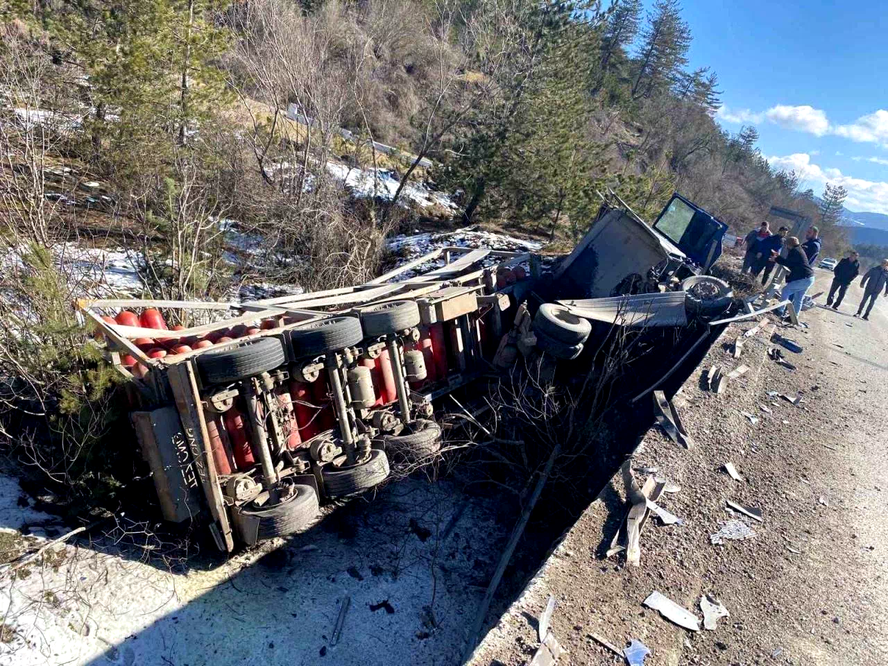 Kastamonu Daday’da Kamyon Devrildi: Sürücü Yaralı
