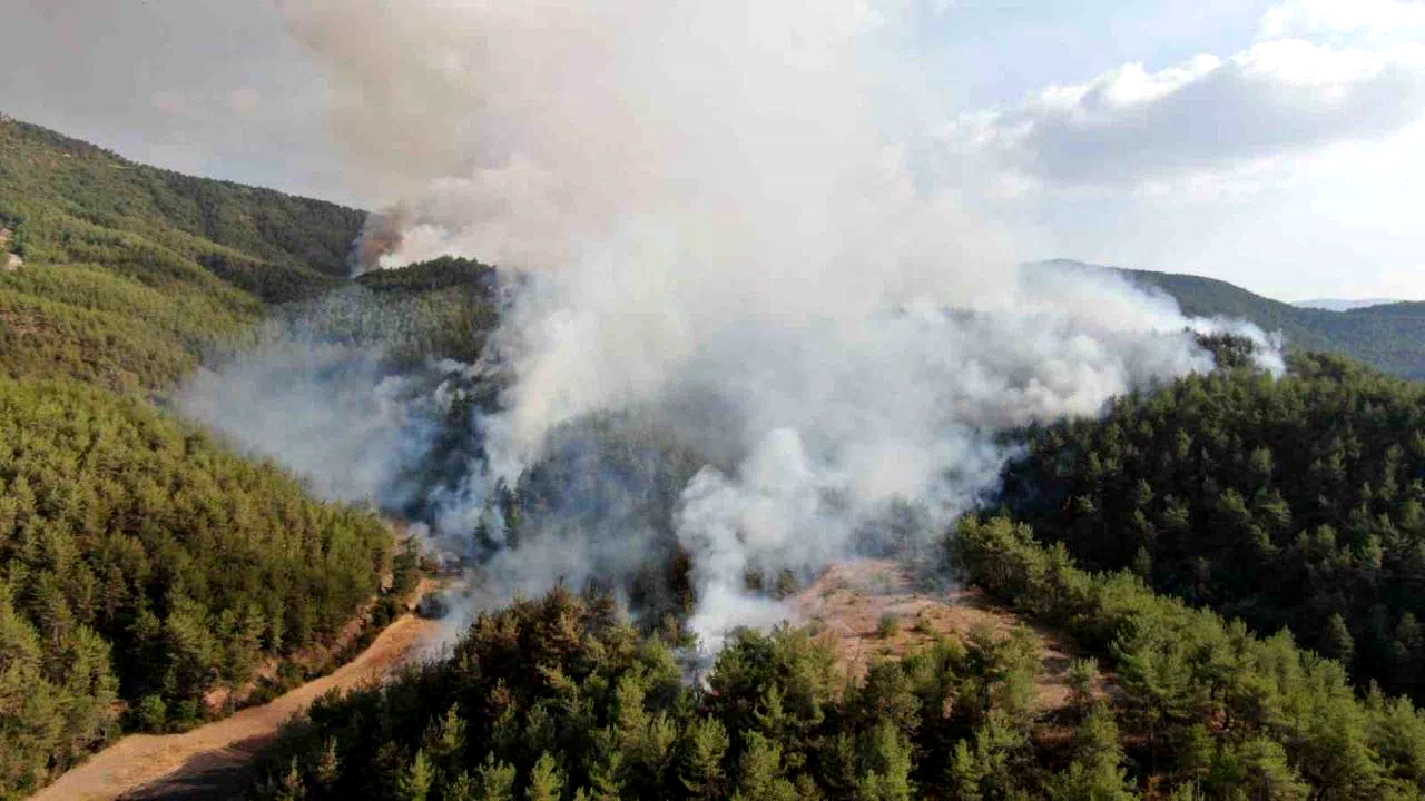Kastamonu-Karabük sınırında ikinci orman yangını: Havadan ve karadan müdahale ediliyor