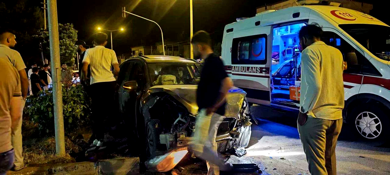 Kavşakta iki araç çarpıştı: 7 yaralı