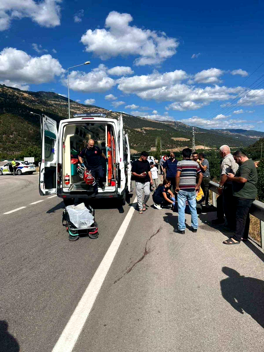 Kavşakta otomobilin çarptığı yaya hayatını kaybetti