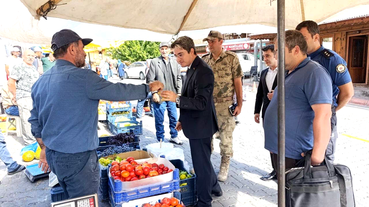 Kaymakam Arıkan pazar yeri ve okulda incelemede bulundu