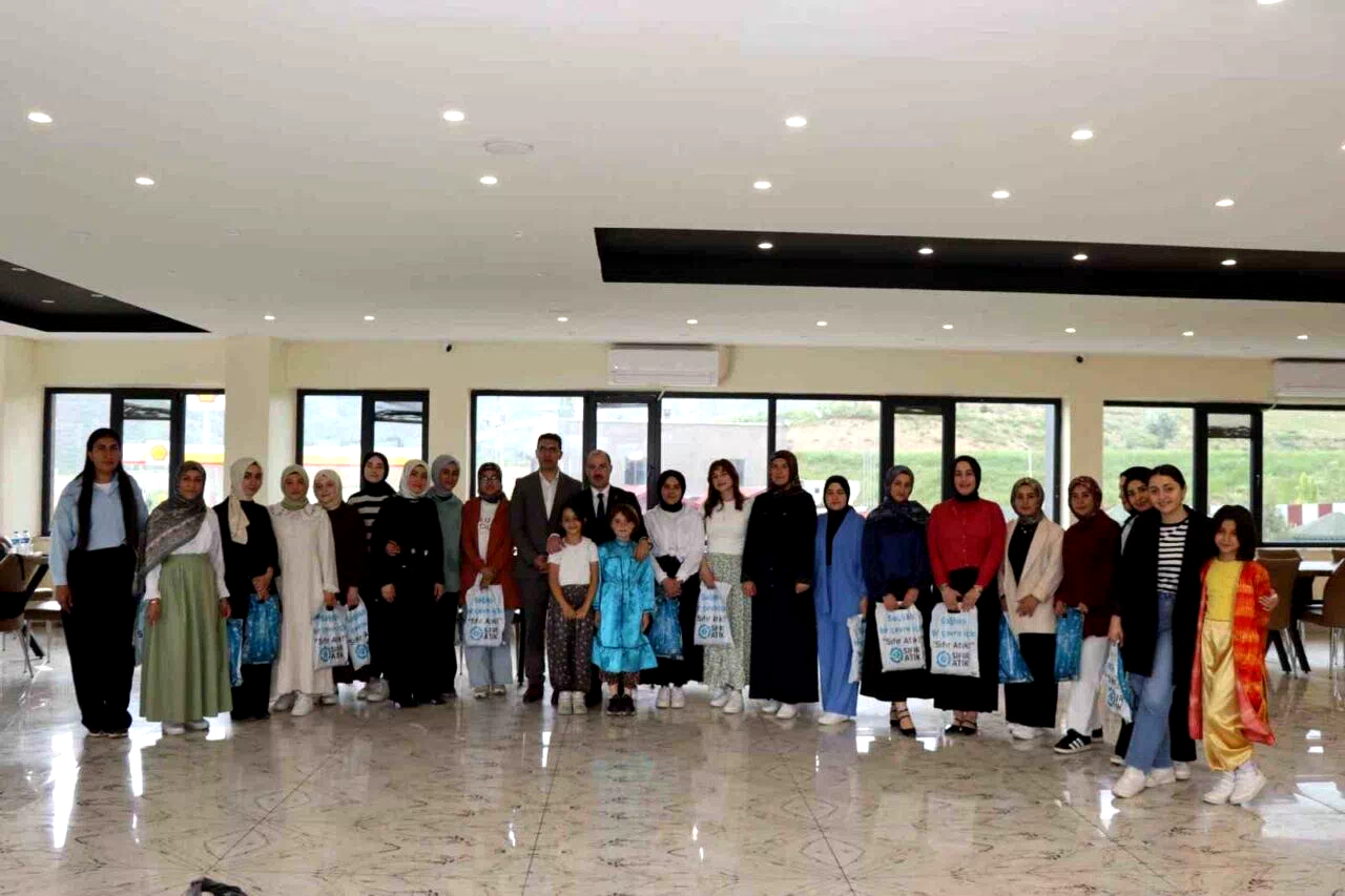 Kaymakam Çelik, Kur’an-ı Kerim’e geçen öğrencilerle buluştu