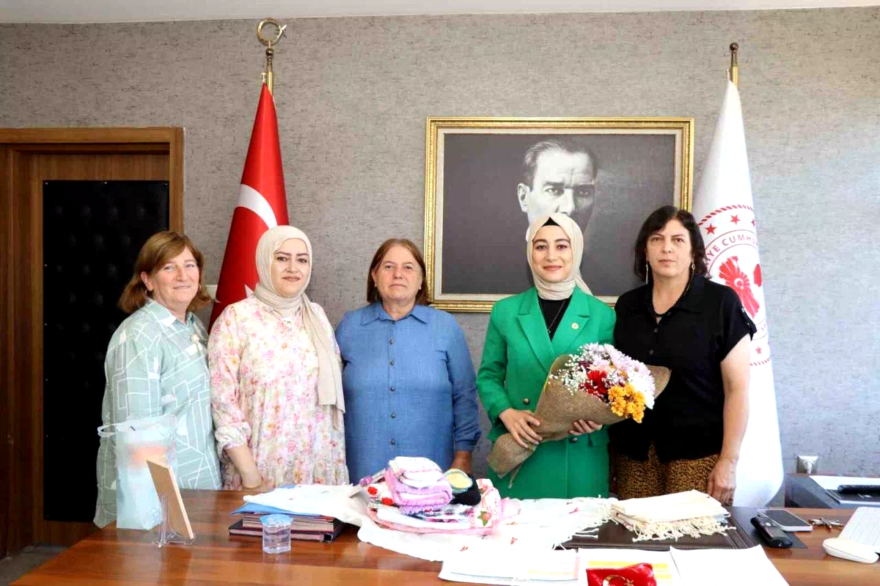 Kaymakam hanıma, mahalleliden anlamlı ziyaret