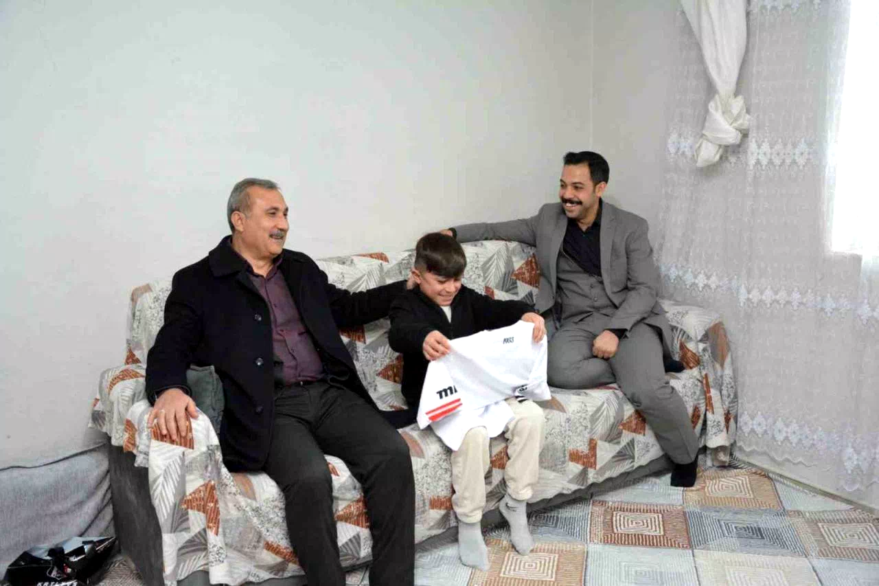 Kaymakam Uzun, Türkiye şampiyonunu ziyaret etti