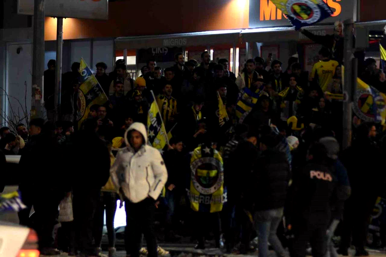 Kayseri’de Fenerbahçeli taraftarlardan Süper Kupa sevinci