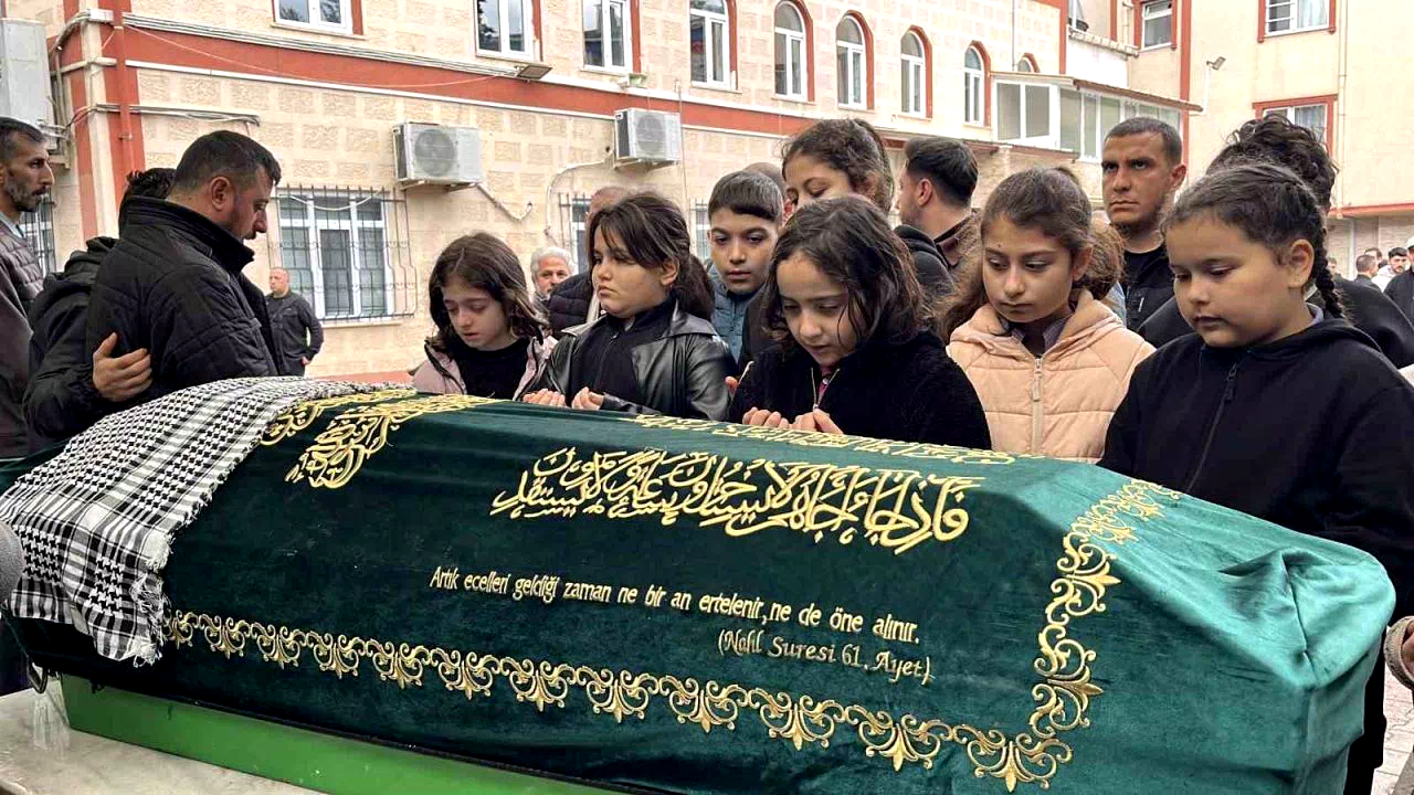 Kazada ölen Miraç İslam, gözyaşlarıyla defnedildi