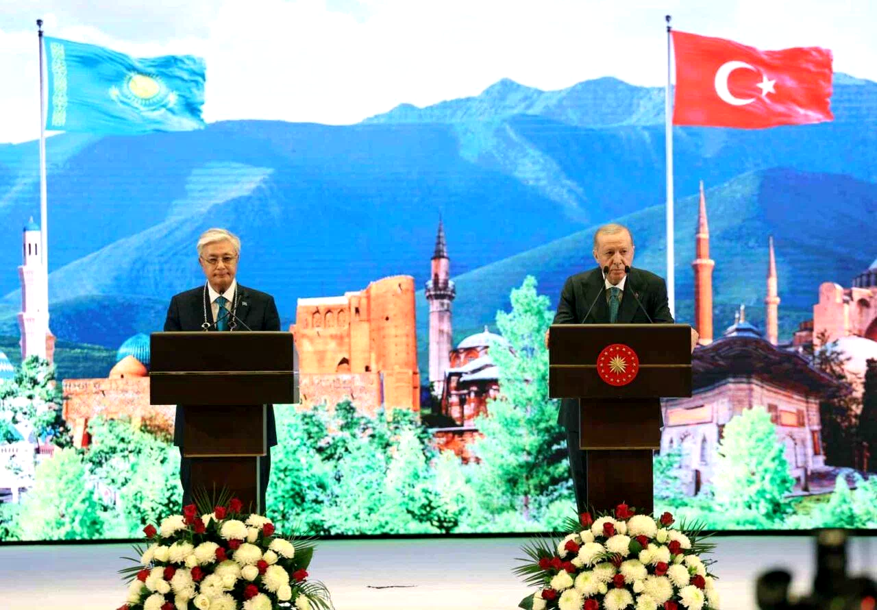 Kazakistan Cumhurbaşkanı Tokayev: “Türkiye, Cumhurbaşkanı Erdoğan liderliğinde altın asrını yaşıyor”