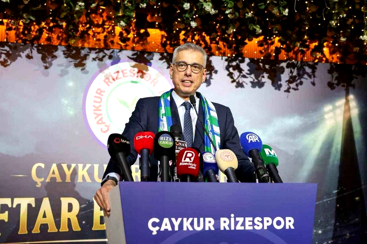 Kemal Memişoğlu “Rizespor Süper Lig’deki spor kulüplerine örnek olan davranış ve yapı içerisinde”