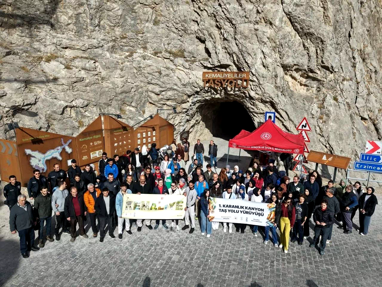 Kemaliye’de 1. Karanlık Kanyon Taşyolu Yürüyüşü yapıldı