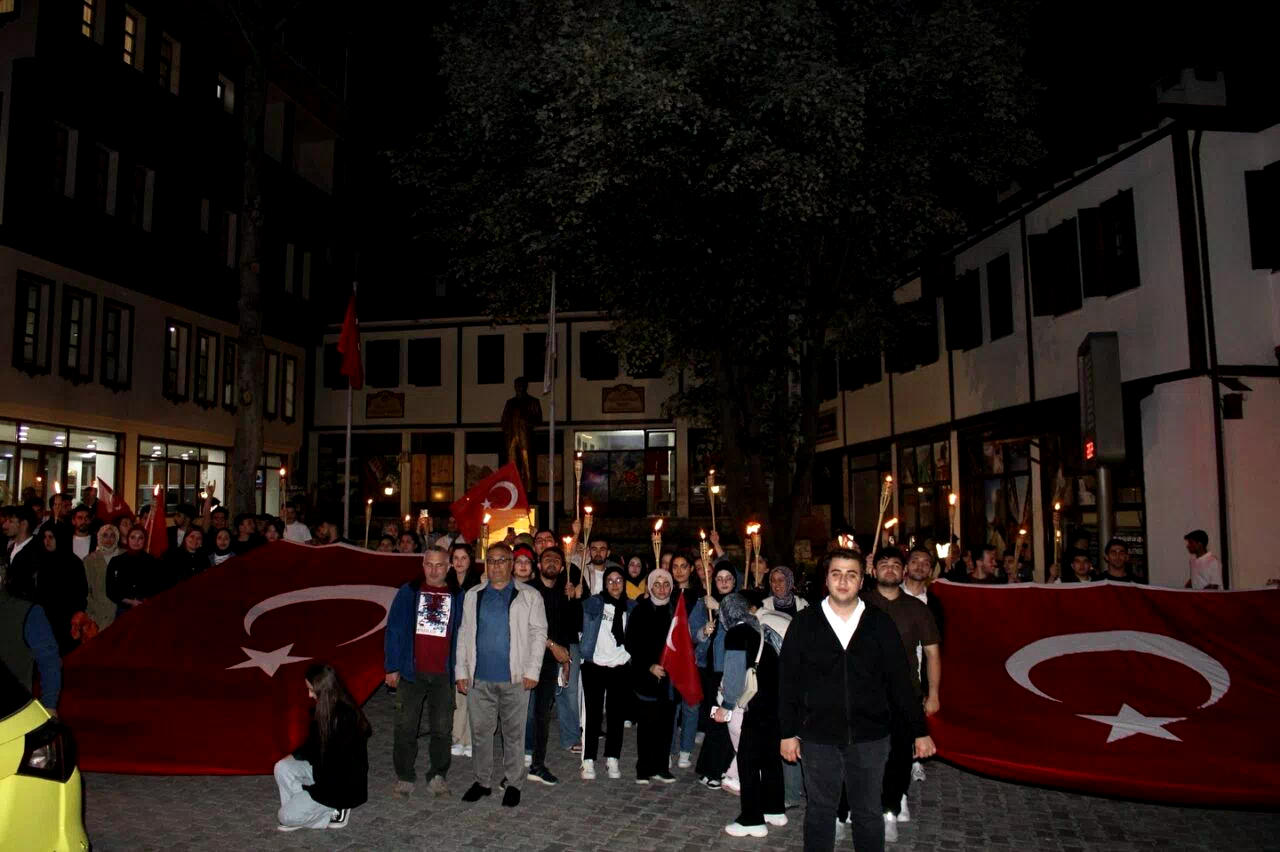 Kemaliye’de Fener Alayı ve Gençlik Yürüyüşü düzenlendi