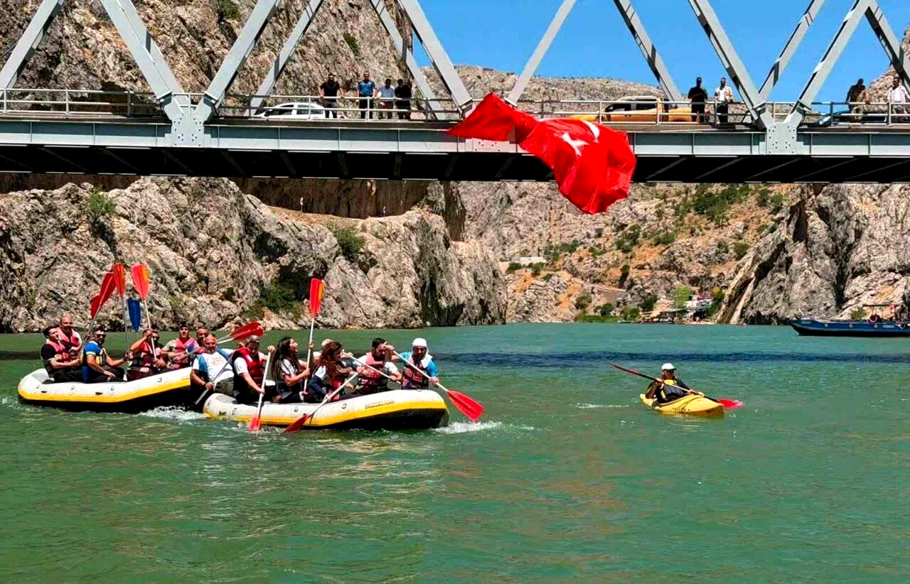 Kemaliye’de su sporları tutkunları Fırat’ta buluştu
