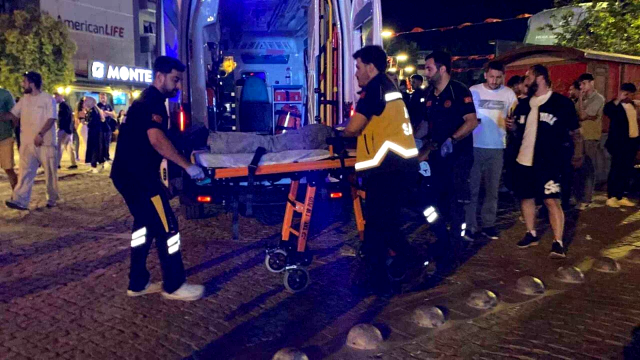 Kentin göbeğinde 17 yaşındaki genç bıçaklandı