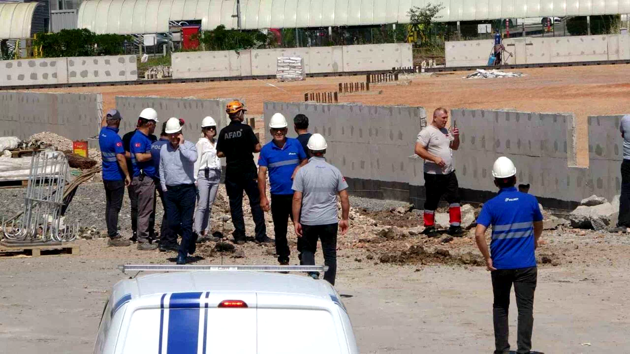 Kepçe, ana hattı patlattı: Çok sayıda ekip sevk edildi