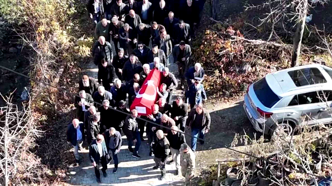Kıbrıs Gazisi Karabey Eroğlu, son yolculuğuna uğurlandı