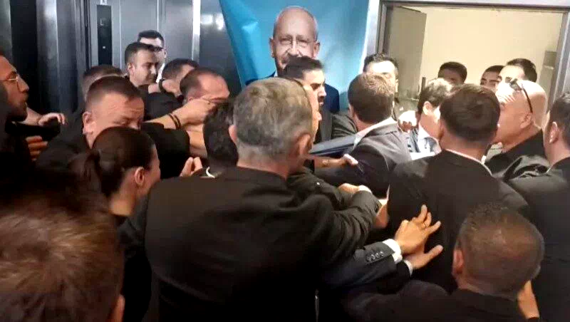 Kılıçdaroğlu, 2.5 yıl sonra CHP Genel Merkezi’nde