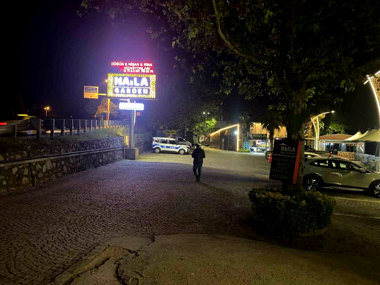 Kına gecesinde eğlenenlerin üzerine disko topu düştü: 3 yaralı