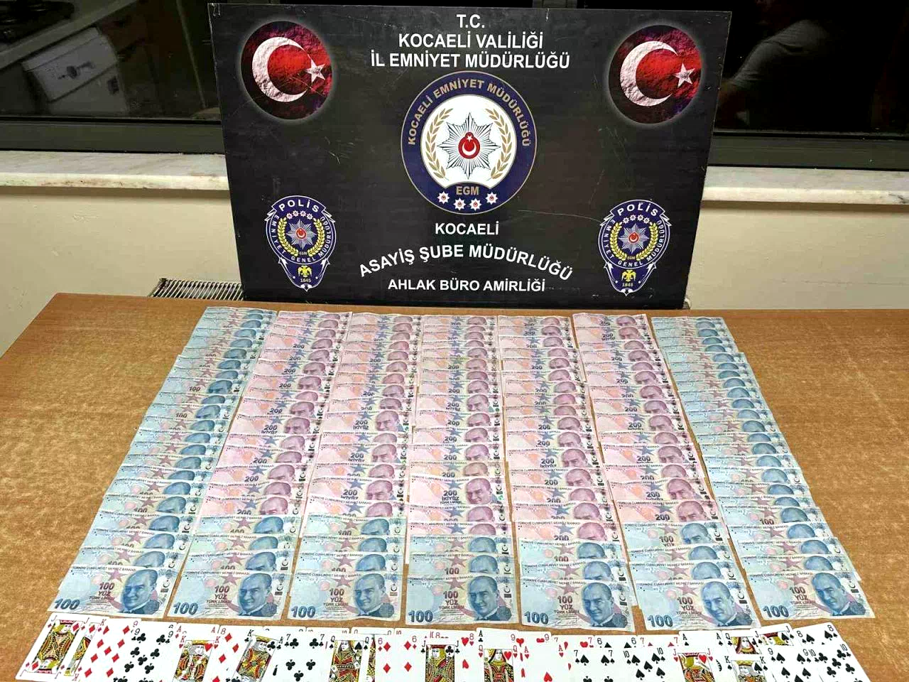 Kıraathaneye kumar baskını