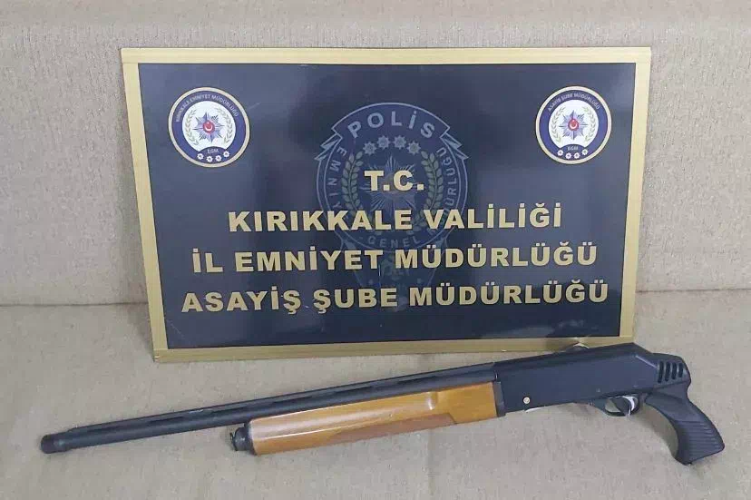 Kırıkkale’de yapılan denetimlerde 5 aranan kişi yakalandı, uyuşturucu ve silah bulundu.