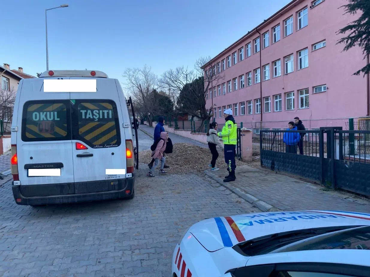 Kırklareli’de Jandarma ekipleri okul servis araçlarını denetledi.
