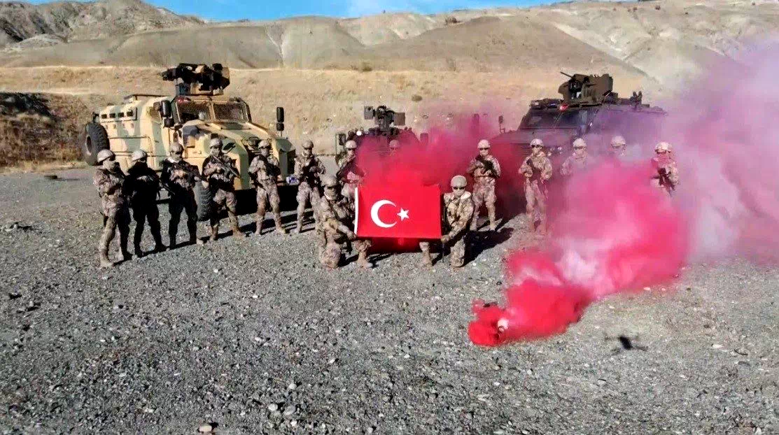 Kırsalda nefes kesen Özel Harekat tatbikatı