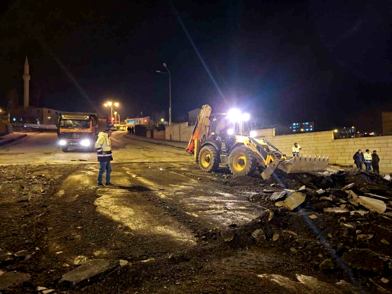 Kışla rampasının asfaltı yenileniyor