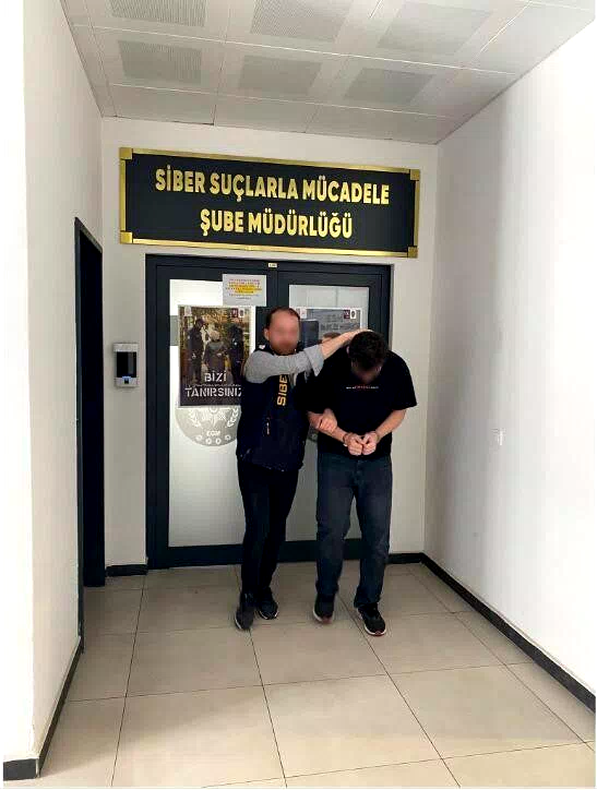Kocaeli’de 115 yıl hapis cezasıyla aranan dolandırıcı yakalandı