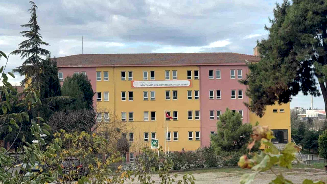 Kocaeli’de 15 öğrenci zehirlenme şüphesiyle hastaneye kaldırıldı