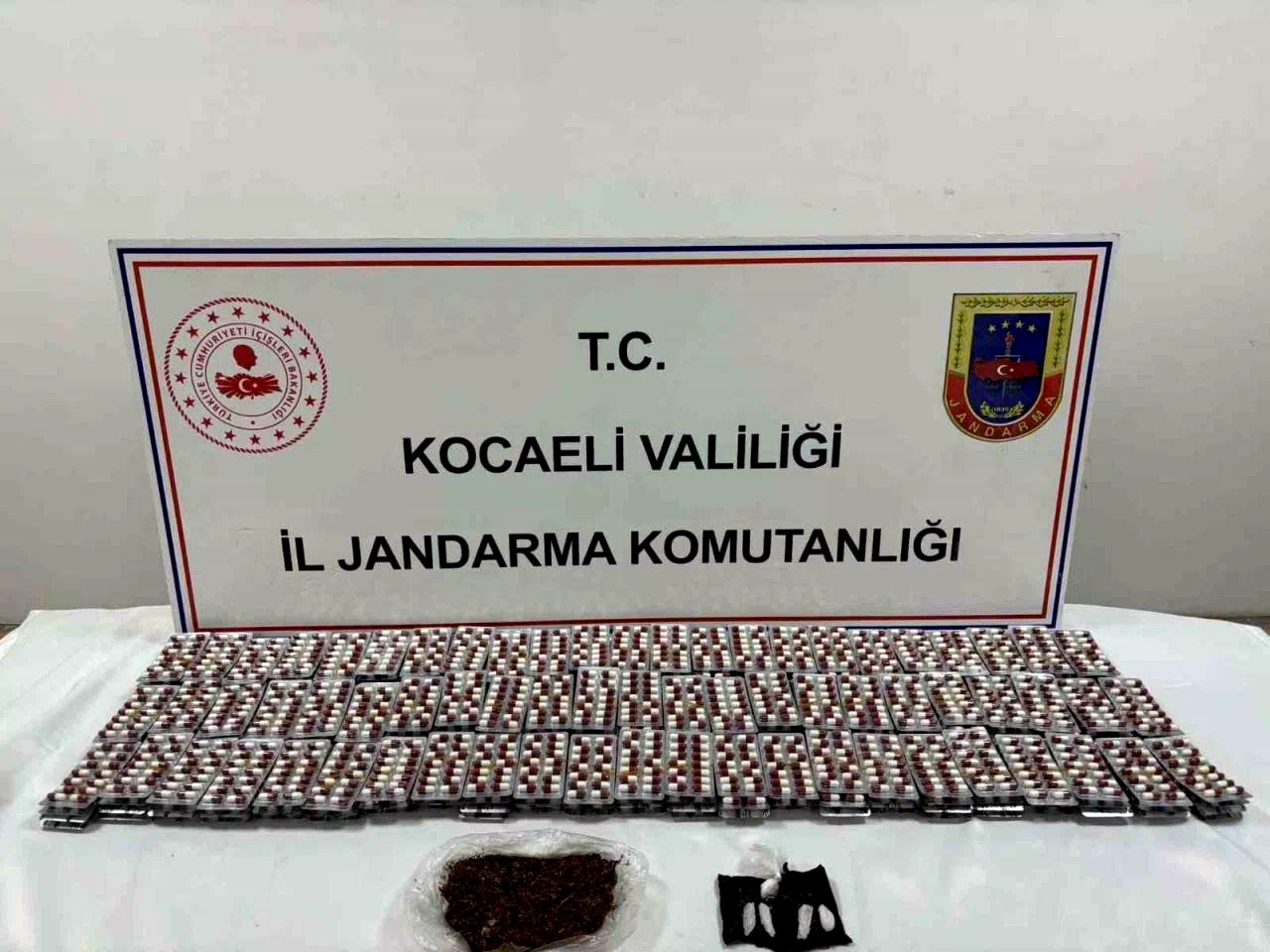 Kocaeli’de 3 kilo bonzai ve 5 bin hap ele geçirildi