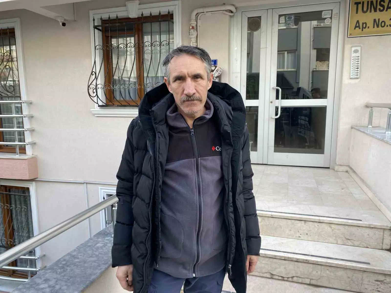 Kocaeli’de Bir Kadın Apartmandan Ampul Çaldı!