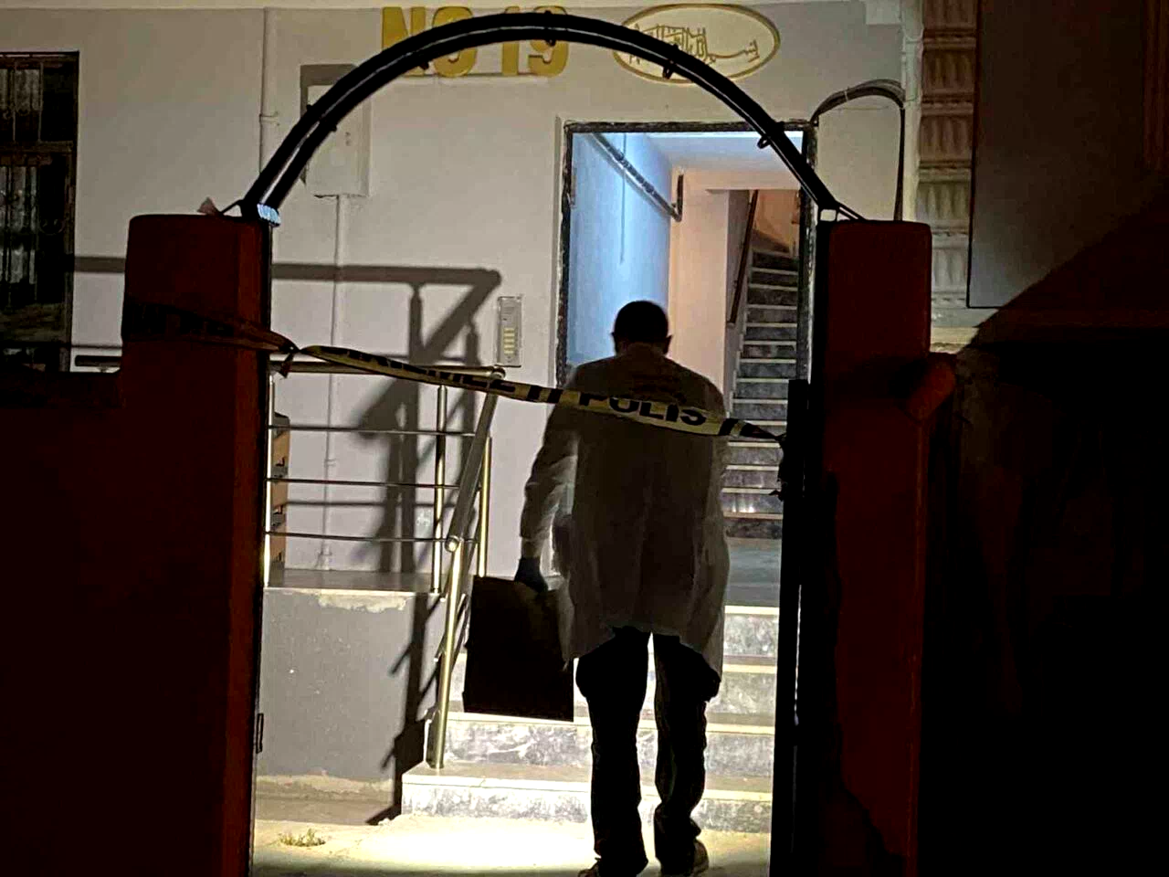 Kocaeli’de bir kişi evinde silahla vurulmuş halde bulundu