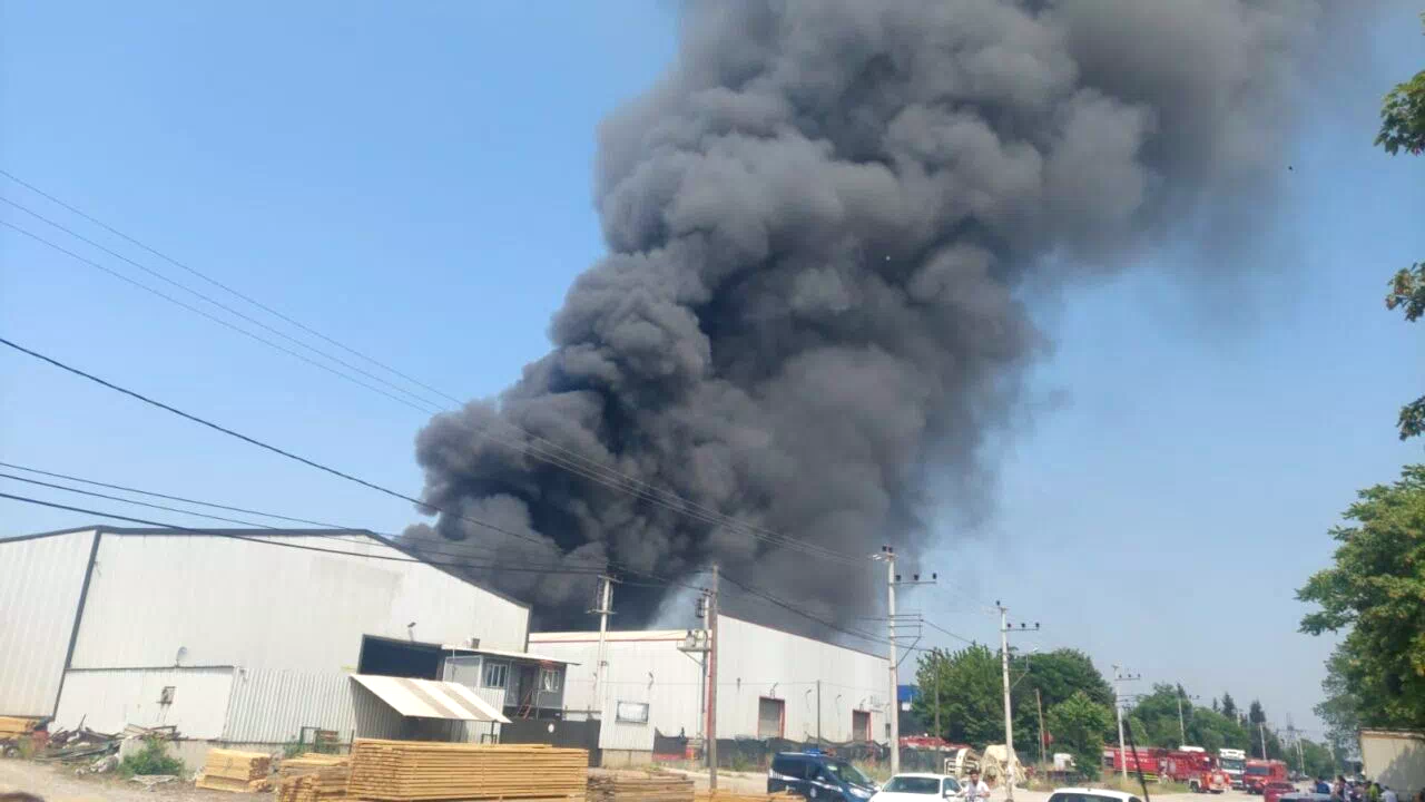 Kocaeli’de fabrika yangını